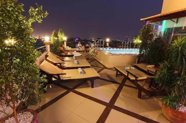 Queen Wood Hotel
