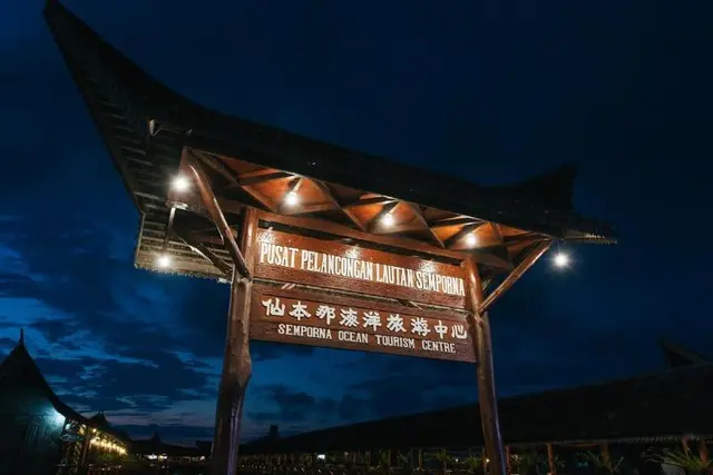 Dragon Inn Floating Resort