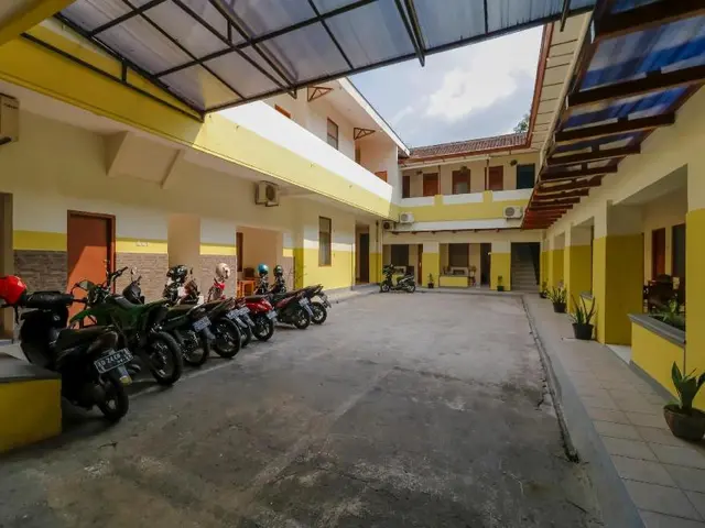 RedDoorz Plus @ Slamet Riyadi