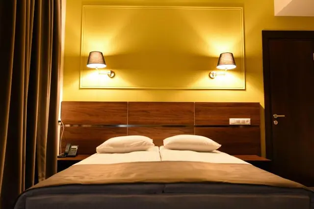Garnet Hotel