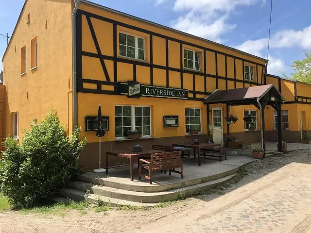 Riverside Inn