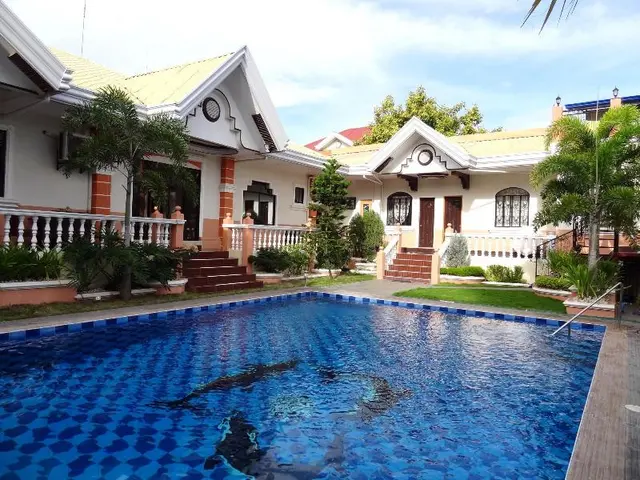 The Executive Villa Inn Suites