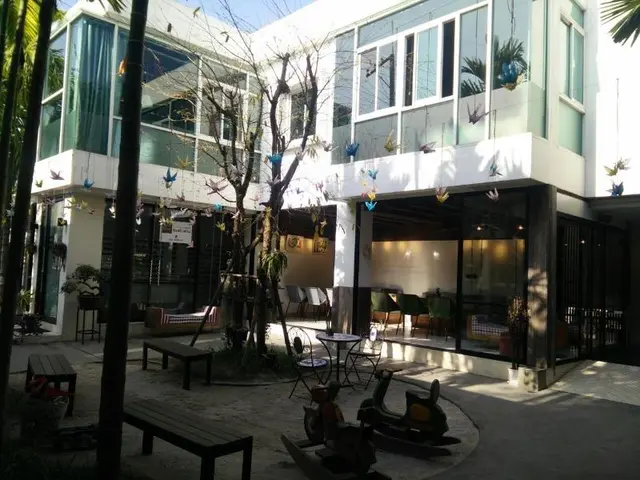 Kin Lom Chom View