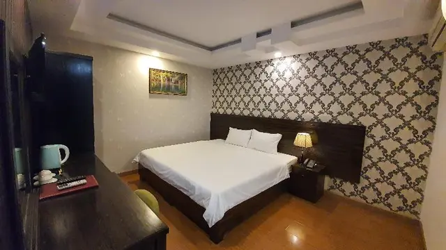 Queen Central Hotel