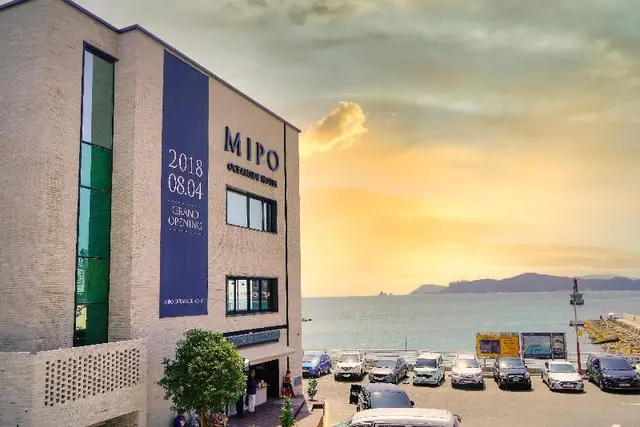 Mipo Oceanside Hotel