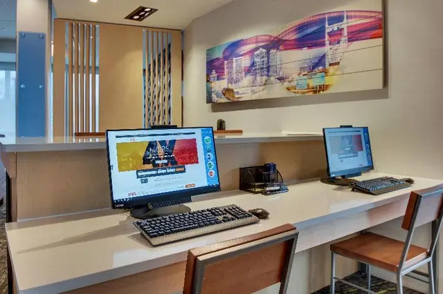 Holiday Inn Express & Suites Nashville Metrocenter