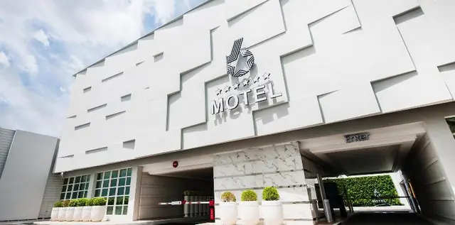6 Star Motel