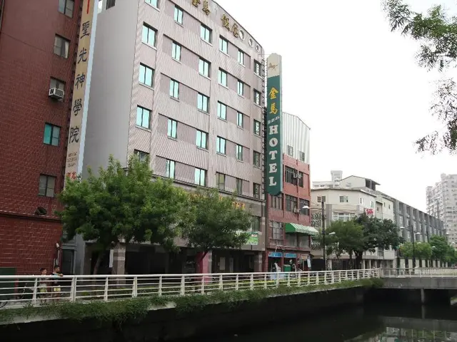 Riverside Hotel