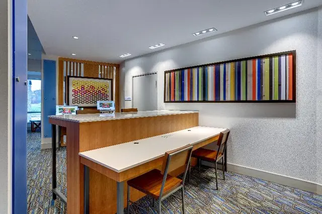 Holiday Inn Express & Suites Middletown - Goshen