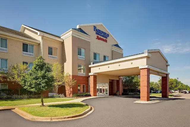 Fairfield Inn & Suites By Marriott Detroit Metro A