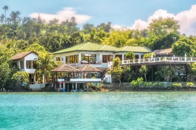 Edgewater Dive & Spa Resort