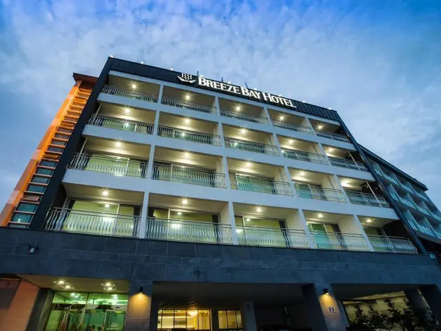 Breeze Bay Hotel