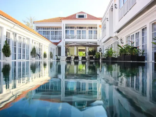 White Boutique Hotel & Residences