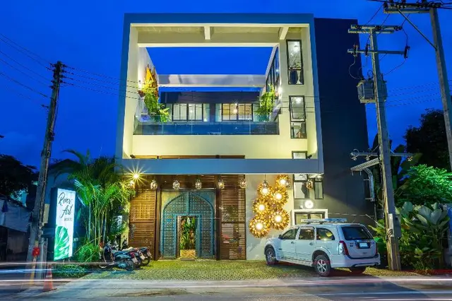 River Art Hotel