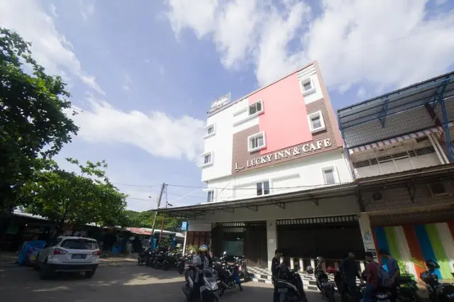 RedDoorz Plus near Mall Panakkukang 2