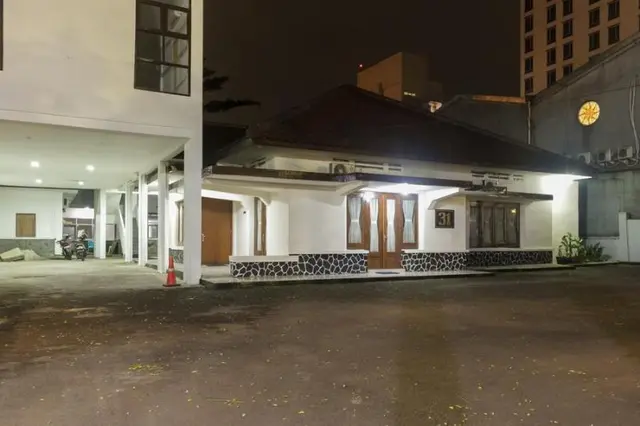 RedDoorz Plus near RS PMI Bogor