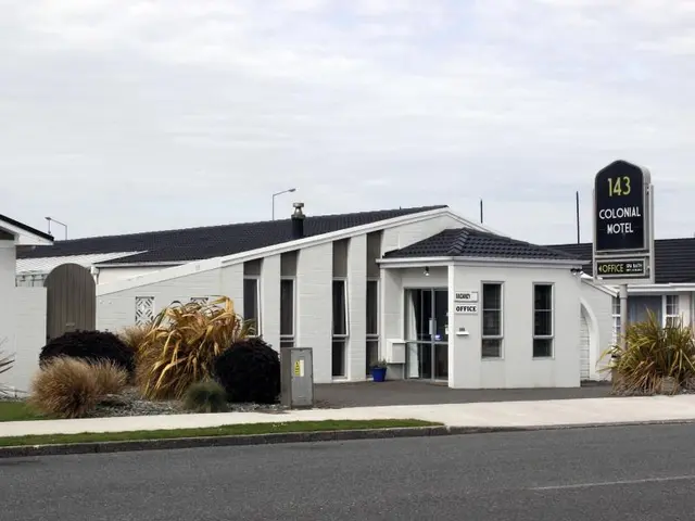 Colonial Motel