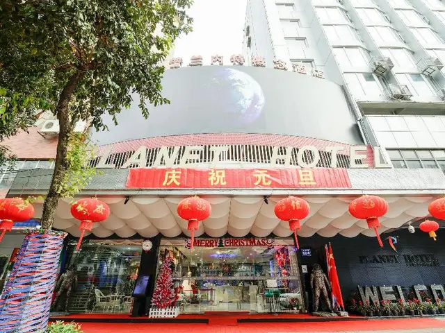 Planet Hotel