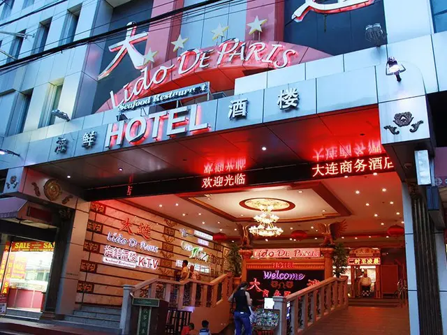 Lido de Paris Hotel