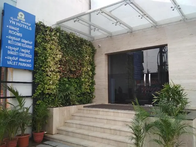 Y N HOTELS