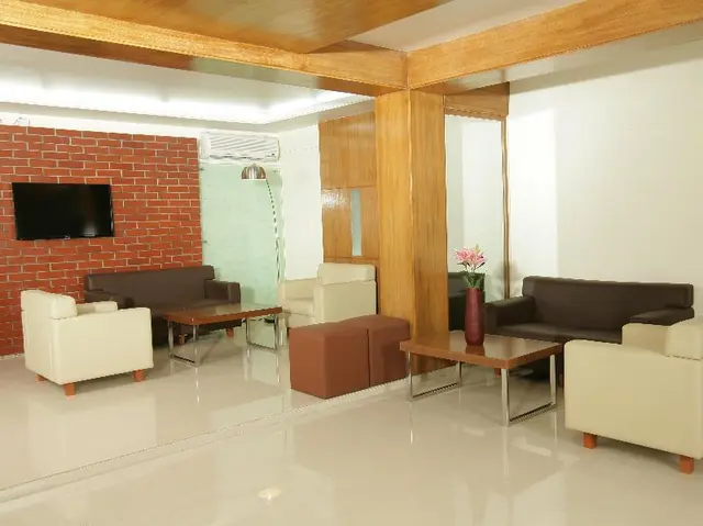 Richmond Hotel And Suites