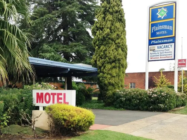 Plainsman Motel