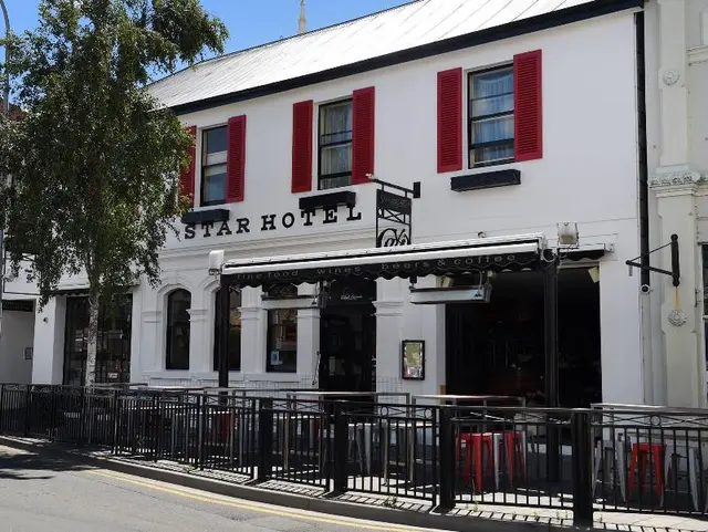 Star Bar Cafe and Hotel