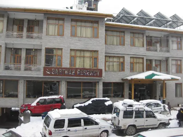 Sarthak Regency (Centrally Heated & Air cooled)
