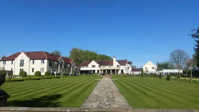 Hogarths Hotel And Restaurant