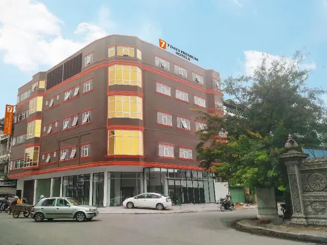 7 Days Premium Hotel
