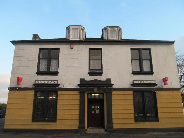 Douglas Hotel