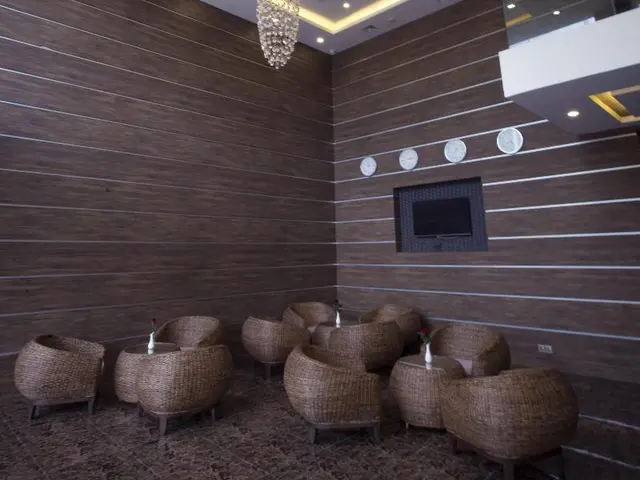 Elegant Hotel Pyi Thar Yar