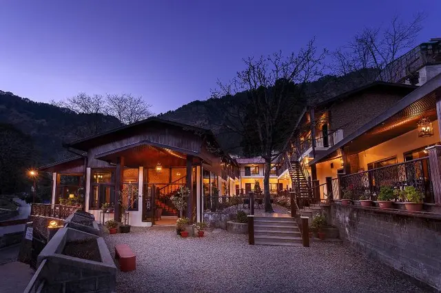 The Earl's Court Hotel Nainital