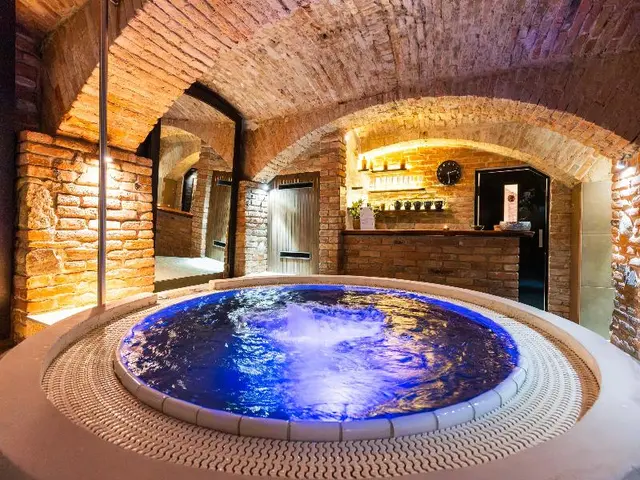 Penzion Wellness&Restaurant Zoborska, free parking
