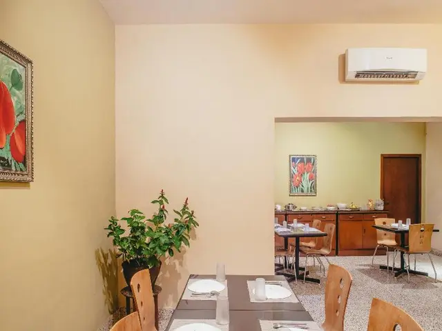 Hanu Reddy Residences Wallace Garden