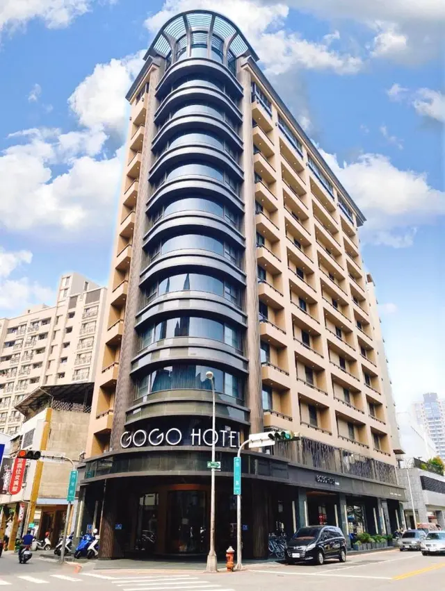GOGO HOTEL