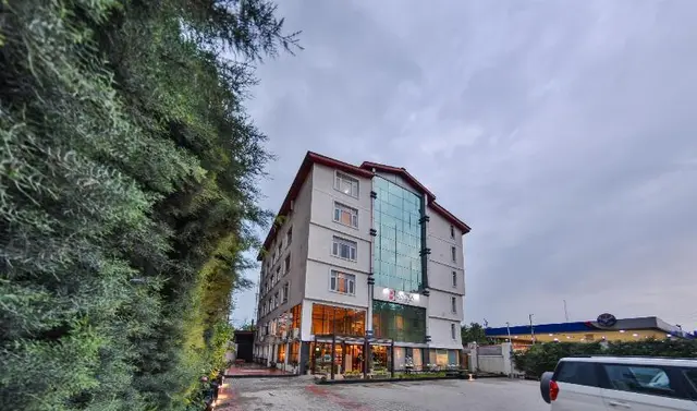 Batra Hotel and Residences