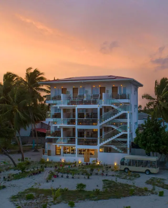 Reef Edge Thulusdhoo