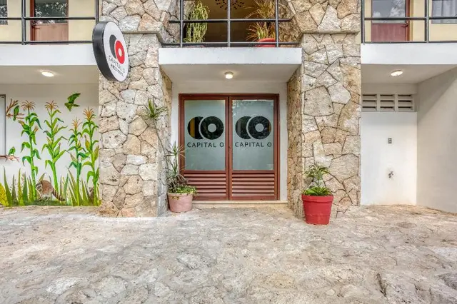 Hotel Arco Maya