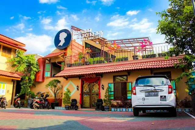 Omah Njonja Bed & Brasserie