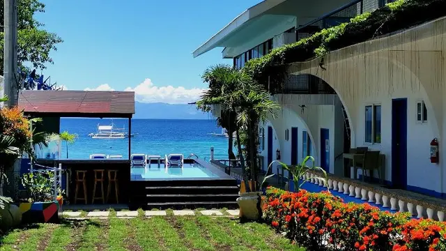 Pescadores Seaview Suites Moalboal