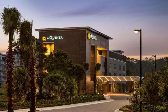 La Quinta Inn & Suites Orlando IDrive Theme Parks