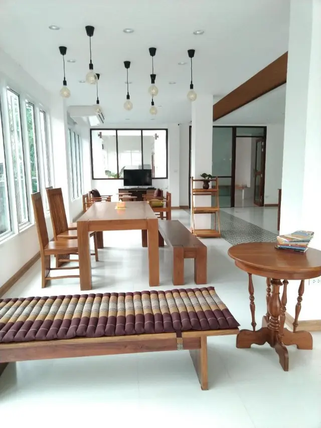 WEE HOSTEL