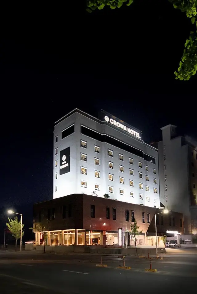 Crown Hotel