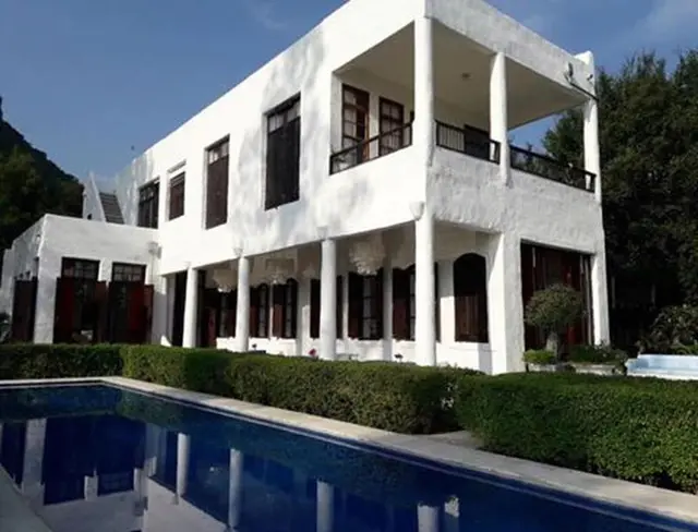 Brassiere Beach Hotel