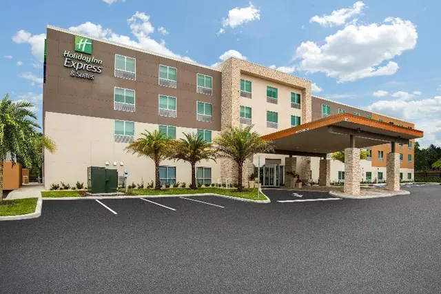 Holiday Inn Express & Suites Deland South