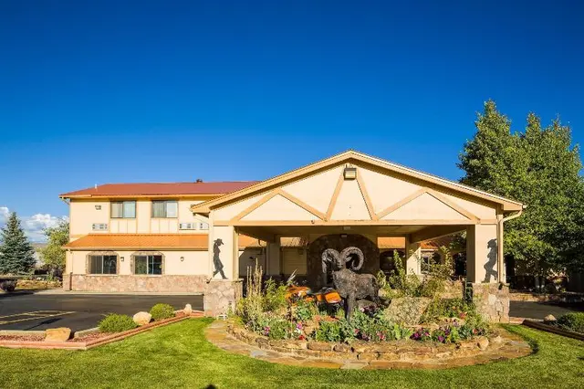 Alpine Inn Suites