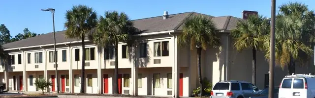 Guest Cottage And Suites