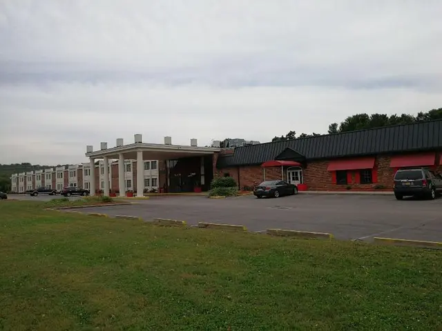 Mystic River Hotel & Suites