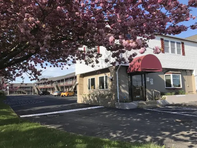 Hyannis Host Inn